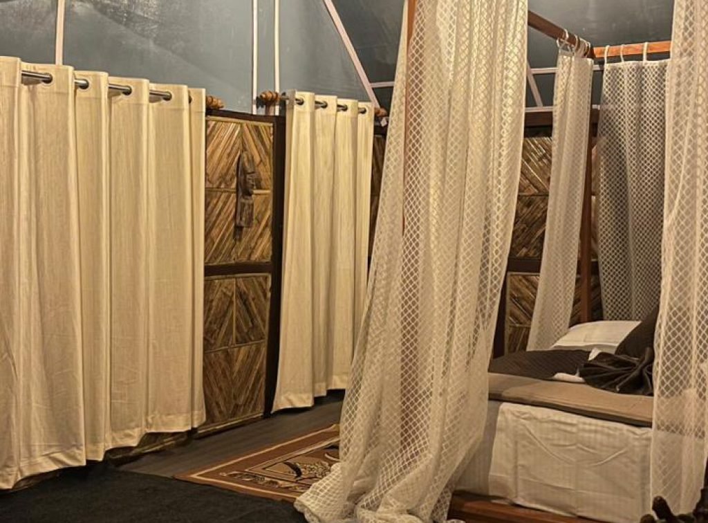 Celestia — The Luxury Jacuzzi Room Mountain-facing